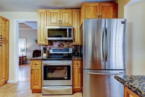 House in Tampa, Florida 3 bedrooms, 215.35 sq.m. № 1777953 - photo 16