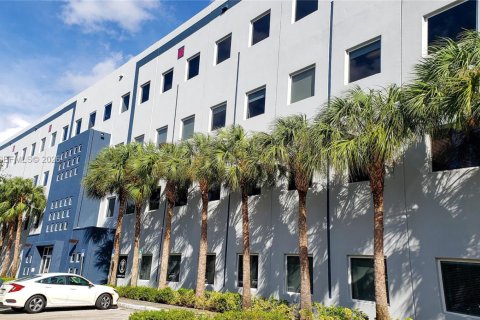 Immobilier commercial à Doral, Floride № 2078524