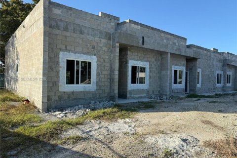 Adosado en Miami Gardens, Florida 3 dormitorios, 97.45 m2 № 2027489