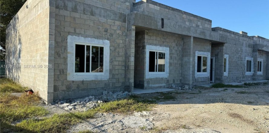 Adosado en Miami Gardens, Florida 3 dormitorios, 97.45 m2 № 2027489