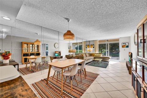 Condominio en alquiler en Davie, Florida, 2 dormitorios, 105.91 m2 № 1953053 - foto 1