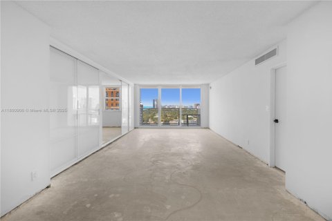 Condo in Hallandale Beach, Florida, 2 bedrooms  № 1959315 - photo 6
