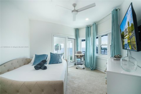 House in St. Lucie, Florida 10 bedrooms, 670.66 sq.m. № 2012169 - photo 14