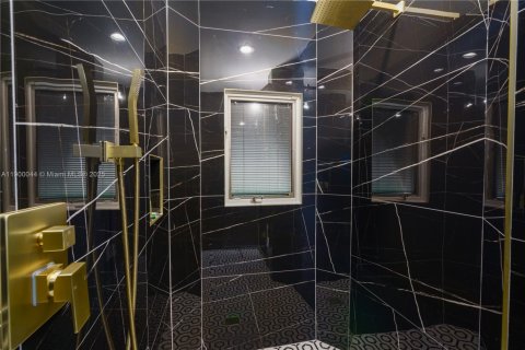 House in St. Lucie, Florida 10 bedrooms, 670.66 sq.m. № 2012169 - photo 10