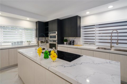 House in St. Lucie, Florida 10 bedrooms, 670.66 sq.m. № 2012169 - photo 7