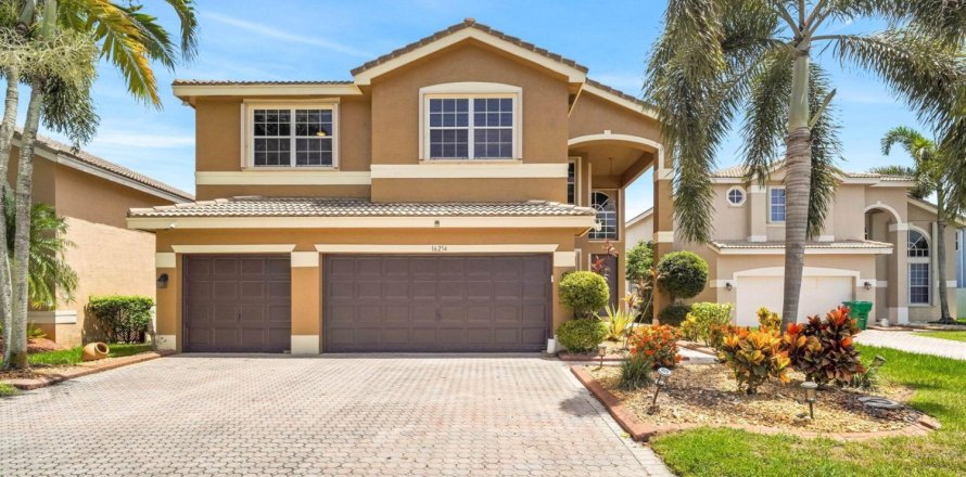 House in Miramar, Florida 5 bedrooms, 306.21 sq.m. № 2173307