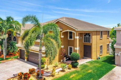 House in Miramar, Florida 5 bedrooms, 306.21 sq.m. № 2173307 - photo 13