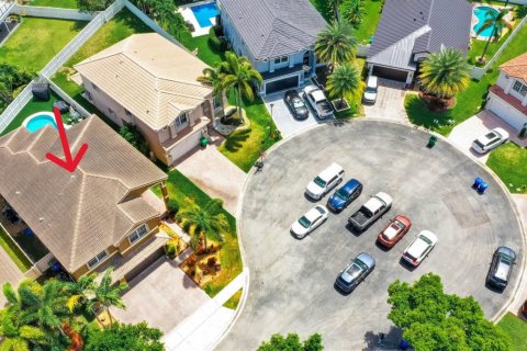 House in Miramar, Florida 5 bedrooms, 306.21 sq.m. № 2173307 - photo 15
