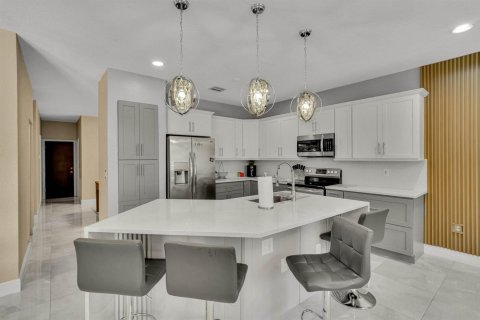 House in Miramar, Florida 5 bedrooms, 306.21 sq.m. № 2173307 - photo 5