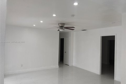 Villa ou maison à louer à Miami Gardens, Floride: 3 chambres, 166.85 m2 № 2007990 - photo 8