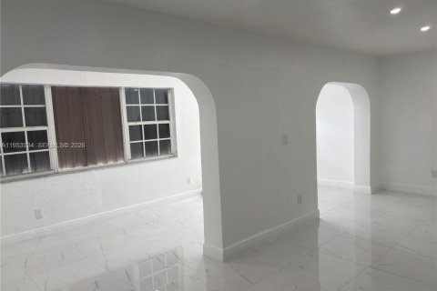 Villa ou maison à louer à Miami Gardens, Floride: 3 chambres, 166.85 m2 № 2007990 - photo 10