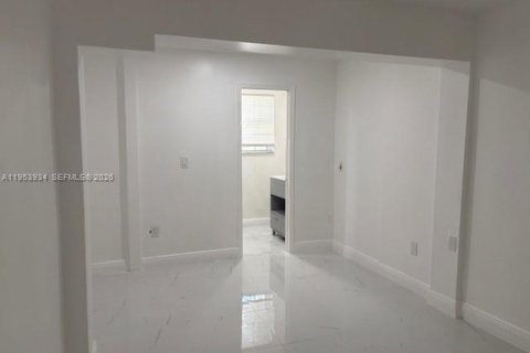 Villa ou maison à louer à Miami Gardens, Floride: 3 chambres, 166.85 m2 № 2007990 - photo 5