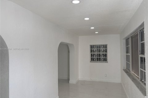 Villa ou maison à louer à Miami Gardens, Floride: 3 chambres, 166.85 m2 № 2007990 - photo 9