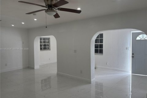 Villa ou maison à louer à Miami Gardens, Floride: 3 chambres, 166.85 m2 № 2007990 - photo 11