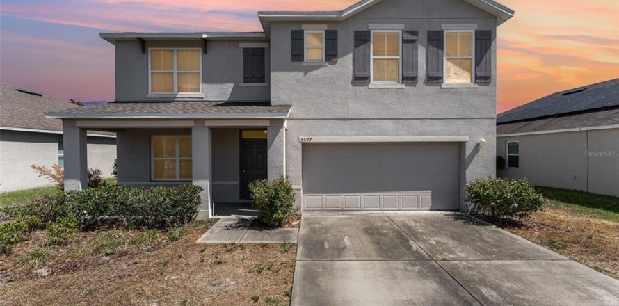 House in Winter Haven, Florida 5 bedrooms, 250.46 sq.m. № 1735422