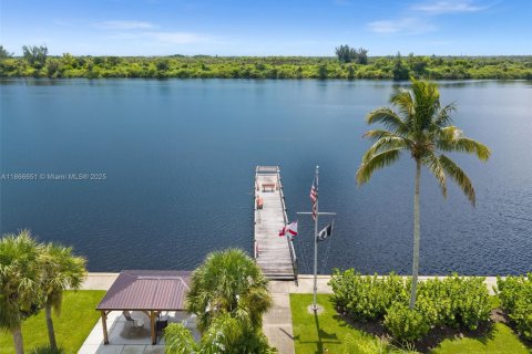 Купить кондоминиум в Форт Майерс, Флорида 3 комнаты, 97.64м2, № 1922930 - фото 5