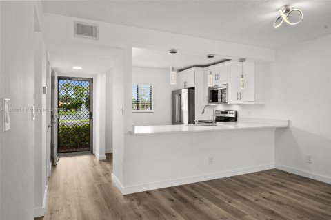 Купить кондоминиум в Форт Майерс, Флорида 3 комнаты, 97.64м2, № 1922930 - фото 10