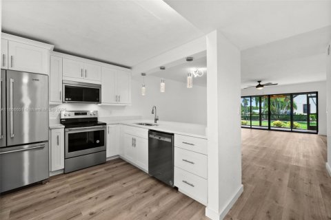 Купить кондоминиум в Форт Майерс, Флорида 3 комнаты, 97.64м2, № 1922930 - фото 7