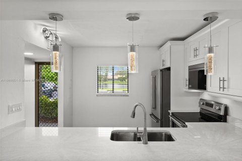 Купить кондоминиум в Форт Майерс, Флорида 3 комнаты, 97.64м2, № 1922930 - фото 11