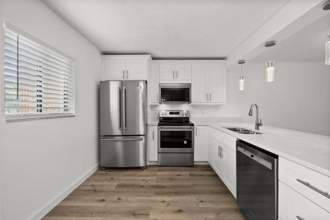 Купить кондоминиум в Форт Майерс, Флорида 3 комнаты, 97.64м2, № 1922930 - фото 8