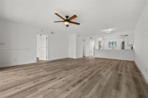 Купить кондоминиум в Форт Майерс, Флорида 3 комнаты, 97.64м2, № 1922930 - фото 14