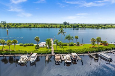 Купить кондоминиум в Форт Майерс, Флорида 3 комнаты, 97.64м2, № 1922930 - фото 3