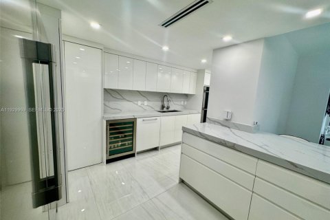 Condominio en venta en Bal Harbour, Florida, 3 dormitorios, 156.82 m2 № 1989137 - foto 3