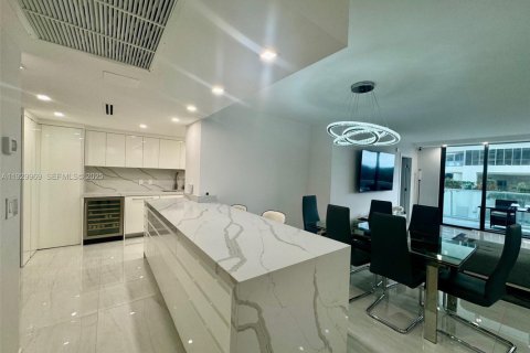 Condominio en venta en Bal Harbour, Florida, 3 dormitorios, 156.82 m2 № 1989137 - foto 1