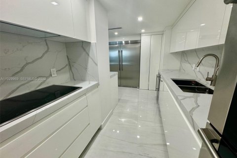 Condominio en venta en Bal Harbour, Florida, 3 dormitorios, 156.82 m2 № 1989137 - foto 12