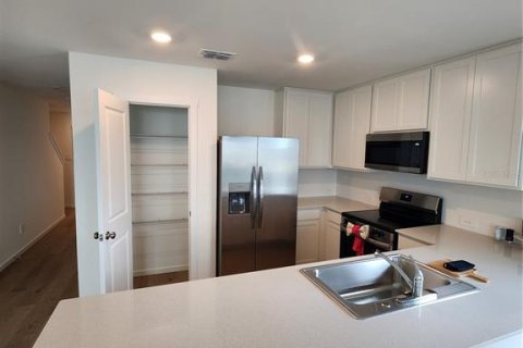 Townhouse in Davenport, Florida 3 bedrooms, 132.2 sq.m. № 2379634 - photo 7