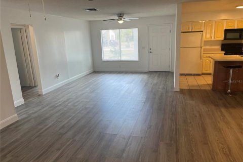 House in Orlando, Florida 2 bedrooms, 121.89 sq.m. № 2224341 - photo 5