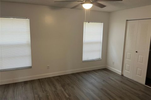 House in Orlando, Florida 2 bedrooms, 121.89 sq.m. № 2224341 - photo 4