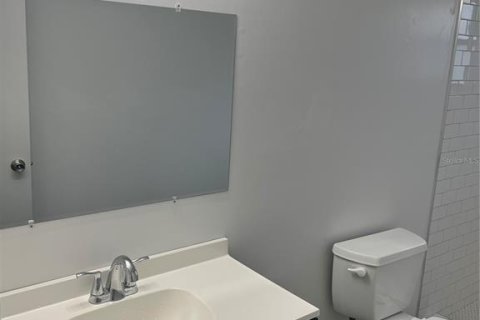 House in Orlando, Florida 2 bedrooms, 121.89 sq.m. № 2224341 - photo 14