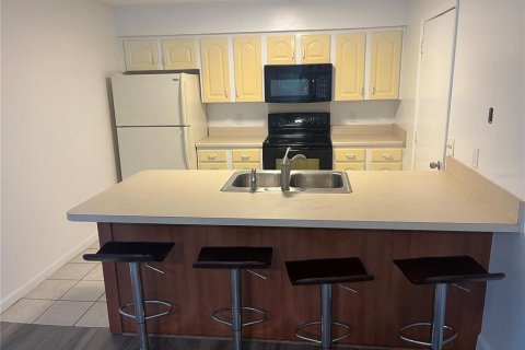 House in Orlando, Florida 2 bedrooms, 121.89 sq.m. № 2224341 - photo 6