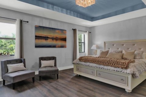 Villa ou maison à louer à Hialeah, Floride: 5 chambres, 256.32 m2 № 2017457 - photo 10