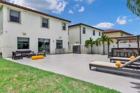Villa ou maison à louer à Hialeah, Floride: 5 chambres, 256.32 m2 № 2017457 - photo 12