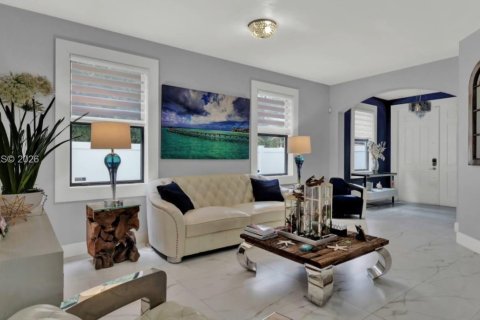 Villa ou maison à louer à Hialeah, Floride: 5 chambres, 256.32 m2 № 2017457 - photo 7