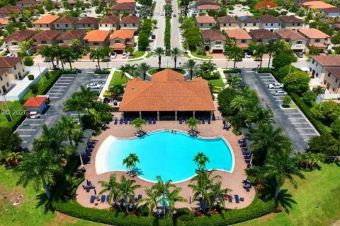 Villa ou maison à louer à Hialeah, Floride: 5 chambres, 256.32 m2 № 2017457 - photo 13