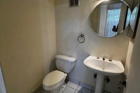 Adosado en alquiler en Fort Lauderdale, Florida, 2 dormitorios, 107.02 m2 № 1175303 - foto 1