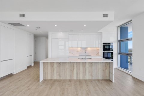 Condo in Lake Park, Florida, 3 bedrooms  № 2153831 - photo 8
