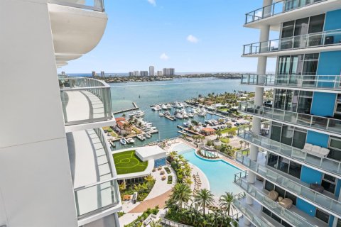 Condo in Lake Park, Florida, 3 bedrooms  № 2153831