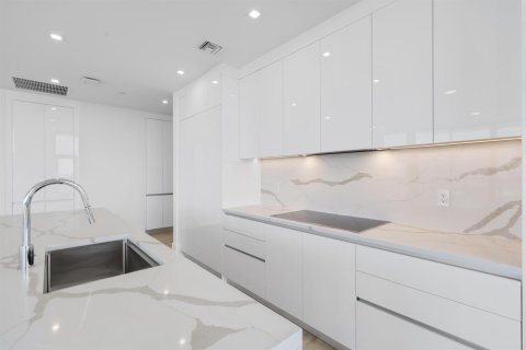 Condo in Lake Park, Florida, 3 bedrooms  № 2153831 - photo 13