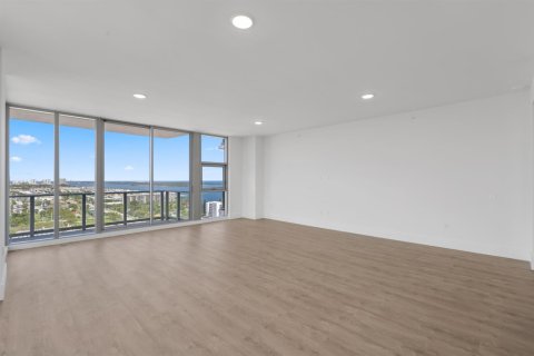 Condo in Lake Park, Florida, 3 bedrooms  № 2153831 - photo 17