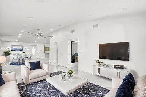 Immobilier commercial à vendre à Hollywood, Floride: 233.28 m2 № 2041481 - photo 6