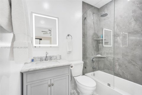 Immobilier commercial à vendre à Hollywood, Floride: 233.28 m2 № 2041481 - photo 16