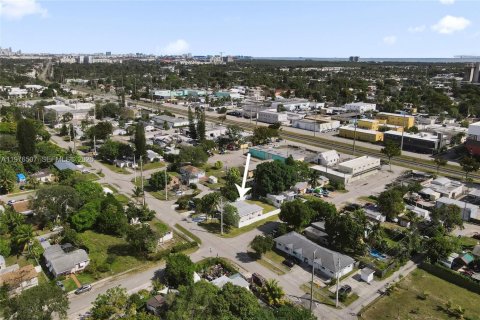 Immobilier commercial à vendre à Hollywood, Floride: 233.28 m2 № 2041481 - photo 4