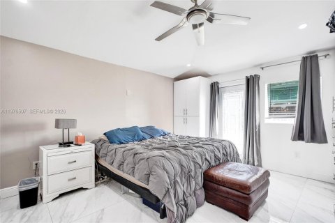 Immobilier commercial à vendre à Hollywood, Floride: 233.28 m2 № 2041481 - photo 17