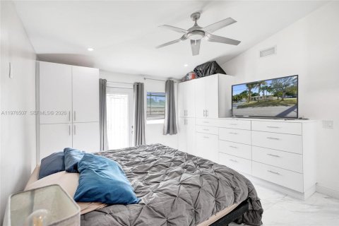 Immobilier commercial à vendre à Hollywood, Floride: 233.28 m2 № 2041481 - photo 18