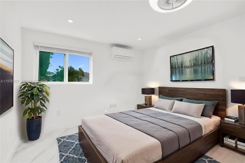 Immobilier commercial à vendre à Hollywood, Floride: 233.28 m2 № 2041481 - photo 14