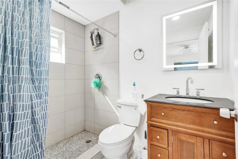 Immobilier commercial à vendre à Hollywood, Floride: 233.28 m2 № 2041481 - photo 19